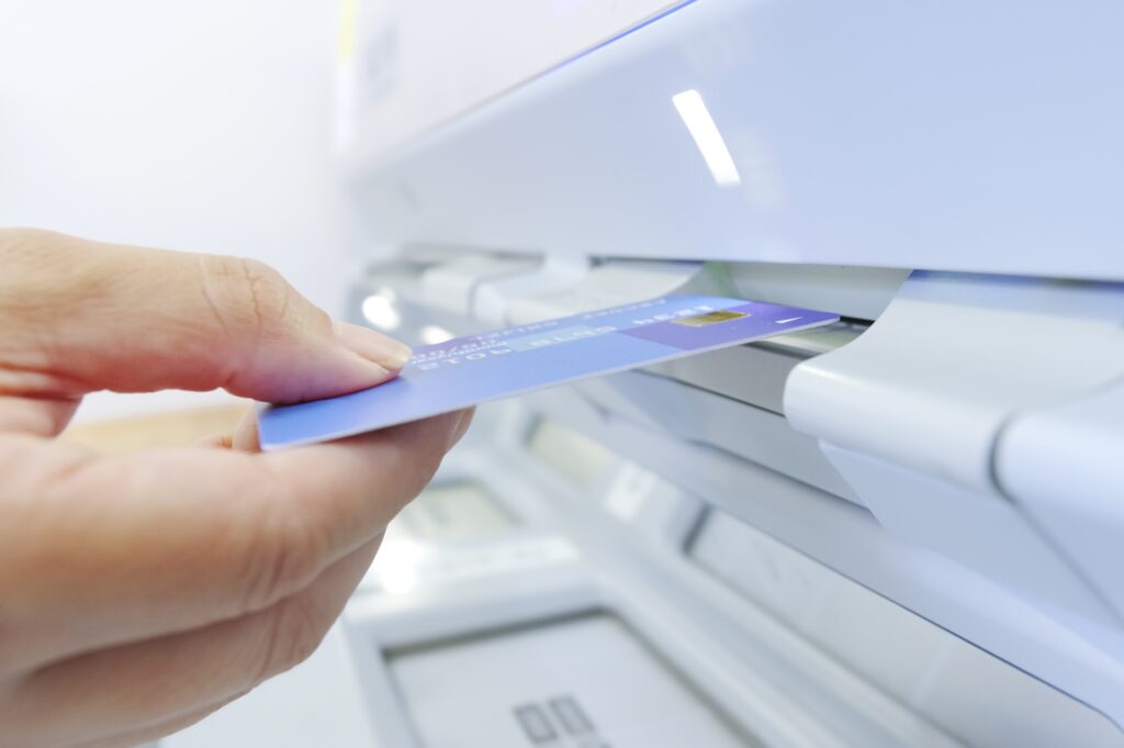 カードローンを利用して今すぐ借りるイメージ