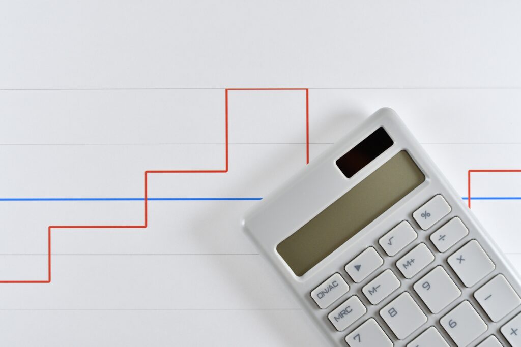 10万円を金利18%で借りたら返済額はいくらになる?